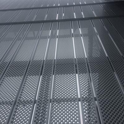 Le GI de JIS G3302 a perforé chaud de feuille plongé pour la barrière Machinery Guards de ferme