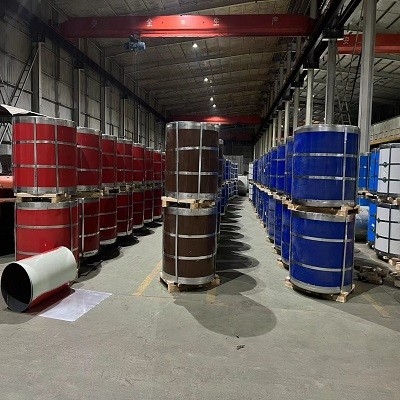 L'acier galvanisé enduit d'une première couche de peinture de la feuille PPGI de PPGL love la largeur de 1250mm