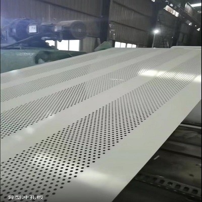 Bobine galvanisée laminée à chaud décorative de feuille perforée de GI