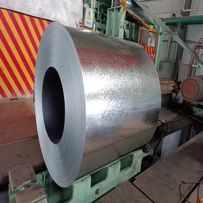 Z275 a enduit la toiture d'une première couche de peinture en acier galvanisée en métal de bobine couvre des matériaux de construction
