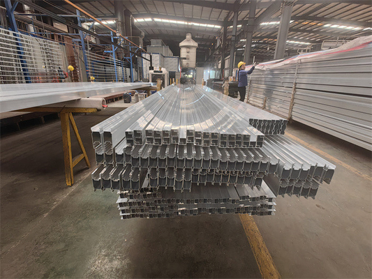 épaisseur 6061 de 0.38mm profil en aluminium de l'extrusion 6082 6063 pour des portes et Windows