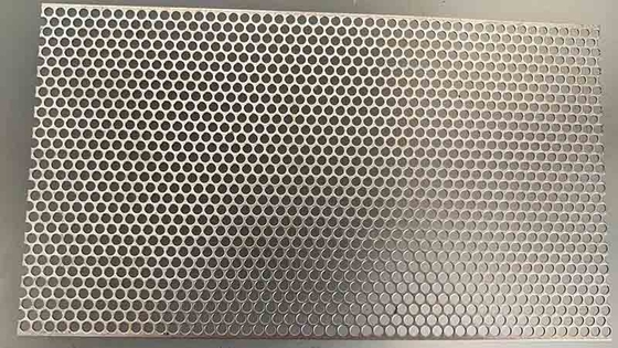 0Épaisseur.8 mm Panneau perforé en aluminium / tôle perforée en aluminium pour la construction