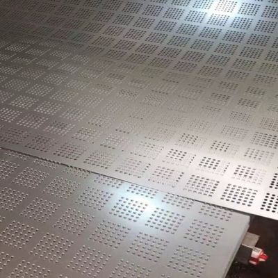3mm en aluminium ont perforé le rond en aluminium de panneau