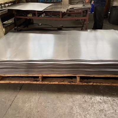 La puissance a enduit la tôle perforée en aluminium pour des escaliers