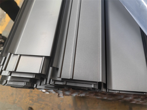 épaisseur 6061 de 0.38mm profil en aluminium de l'extrusion 6082 6063 pour des portes et Windows