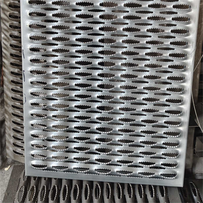 Feuilles perforées de plat de dérapage de bouche de crocodile anti pour l'escalier et le plancher