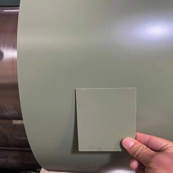 Coil en acier PPGI revêtu de couleur pour la fabrication de tôles de toiture ondulées