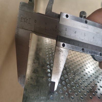 0.2mm - 1mm a galvanisé le métal perforé Mesh Plate For Decoration
